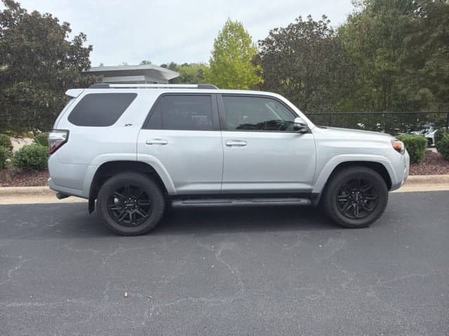 2022 Toyota 4Runner SR5 Premium — photo 1 of 16
