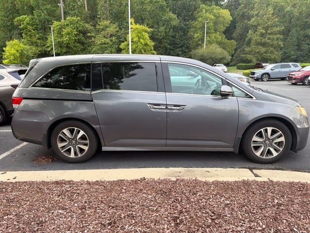 2016 Honda Odyssey Touring Elite — photo 1 of 16