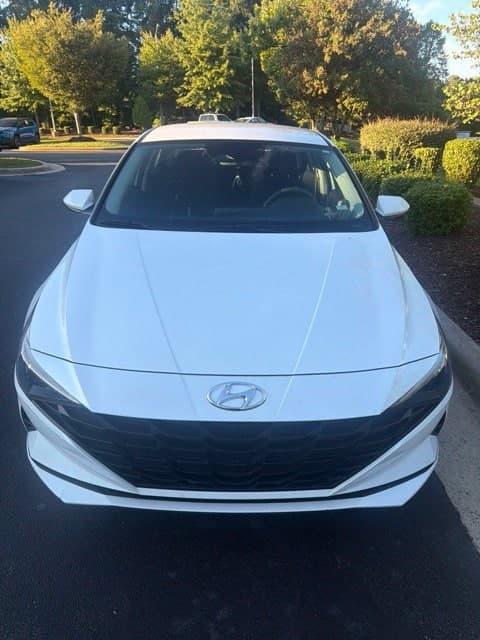 2022 Hyundai Elantra SEL — photo 1 of 13