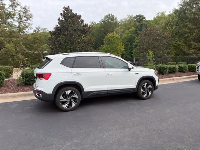 2024 Volkswagen Taos SE — photo 1 of 14