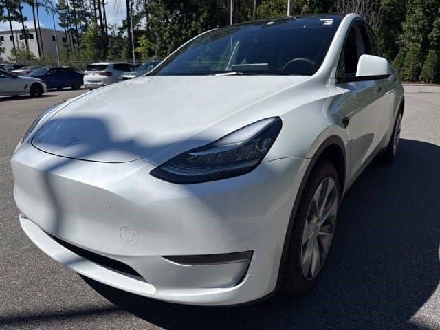 2023 Tesla Model Y Long Range — photo 1 of 16