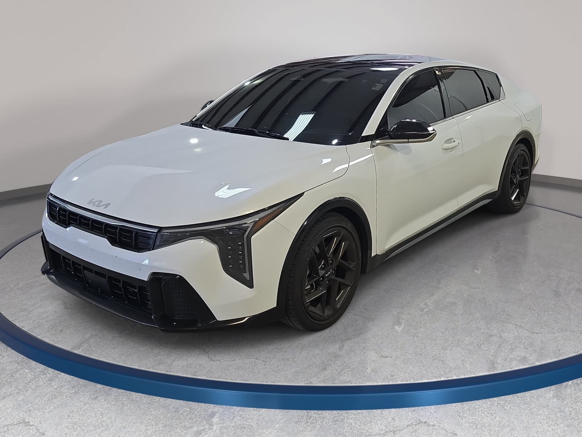 2025 Kia K4 GT-Line Turbo — photo 1 of 32