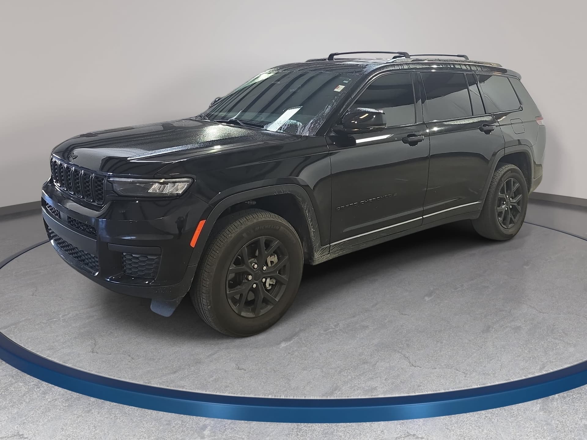 2025 Jeep Grand Cherokee L Laredo — photo 1 of 12