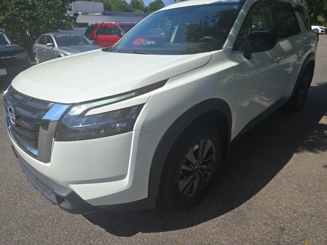 2024 Nissan Pathfinder S — photo 1 of 23