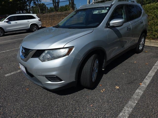 2015 Nissan Rogue SV — photo 1 of 16