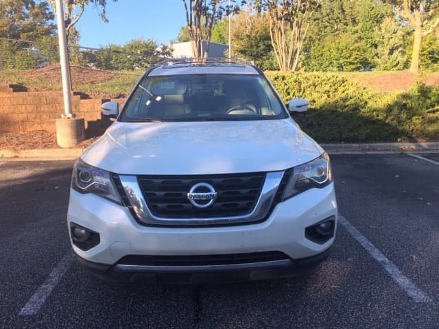 2017 Nissan Pathfinder Platinum — photo 1 of 28