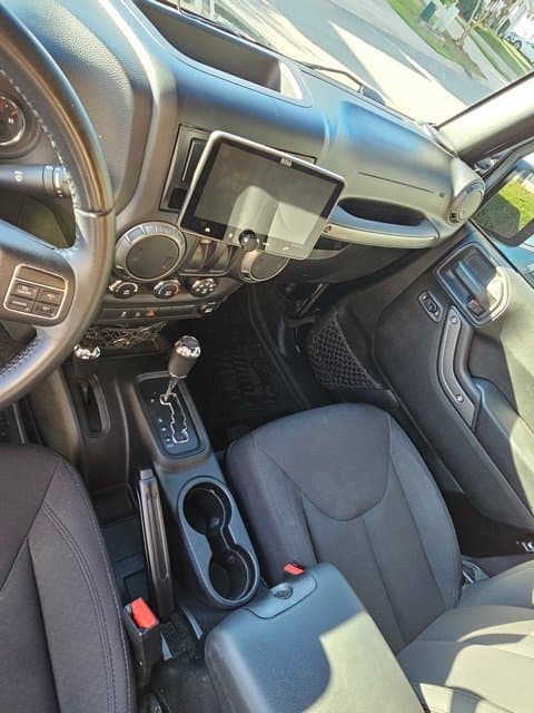 2017 Jeep Wrangler Base — photo 1 of 13