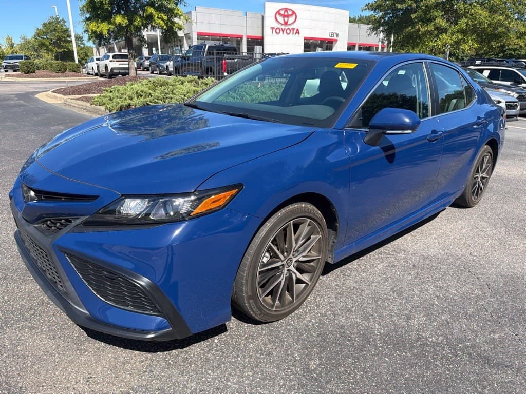 2024 Toyota Camry SE — photo 1 of 13