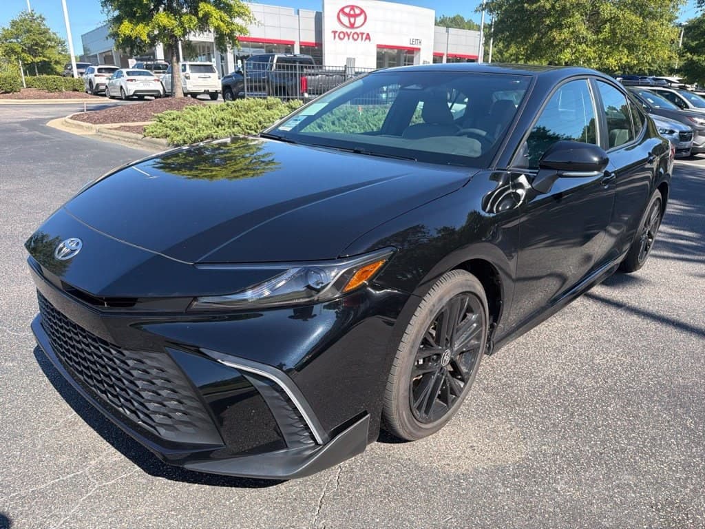 2026 Toyota Camry SE — photo 1 of 14