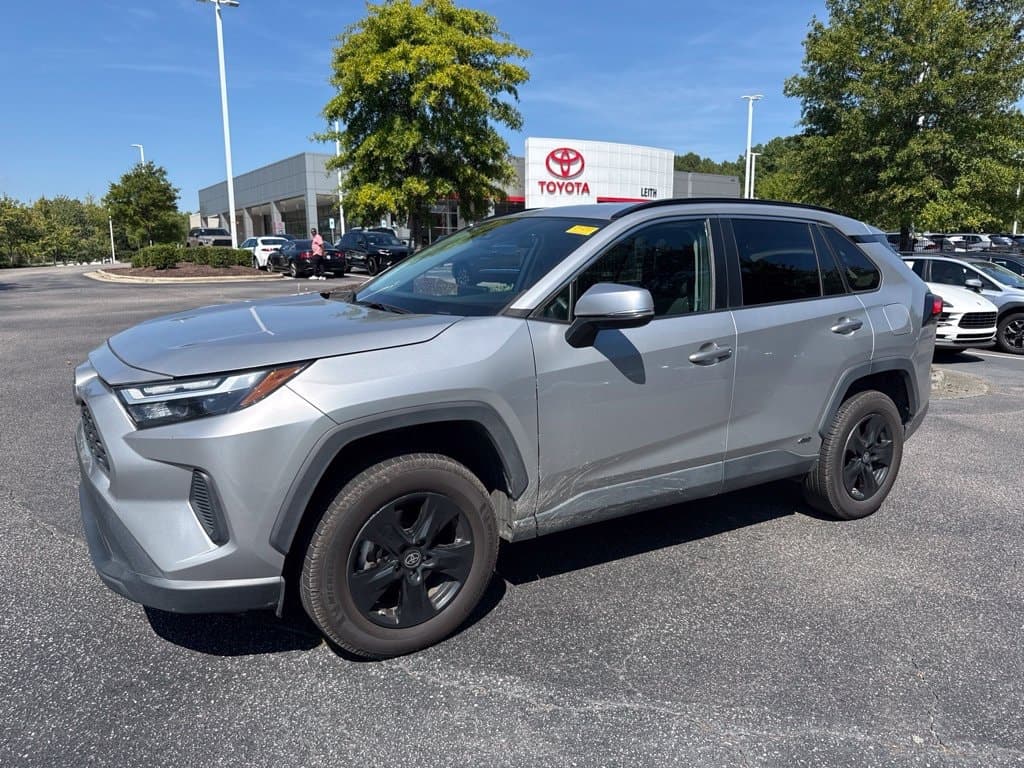 2023 Toyota RAV4 Hybrid LE — photo 1 of 14