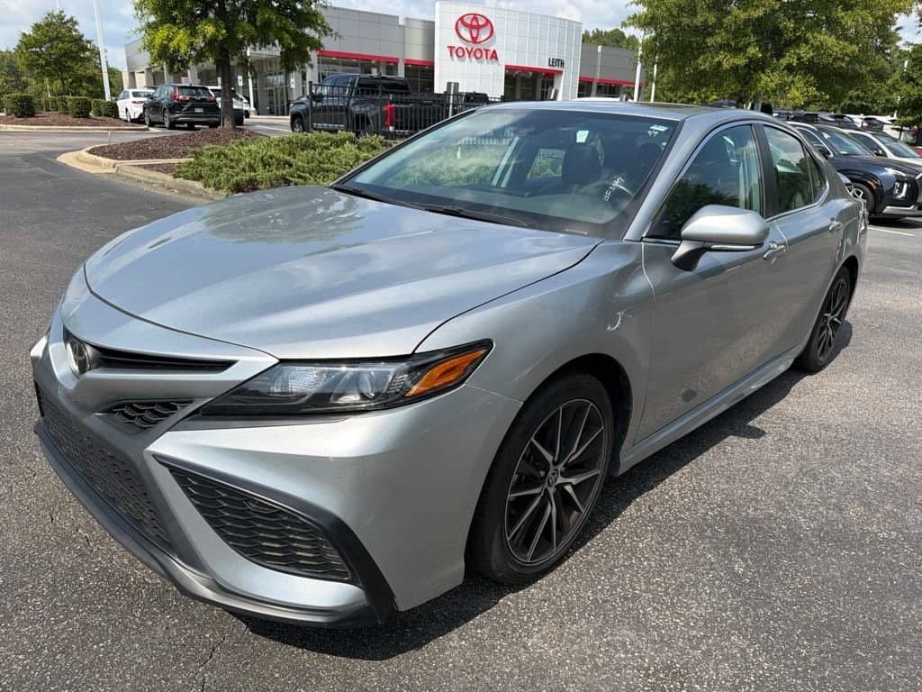2023 Toyota Camry SE — photo 1 of 4