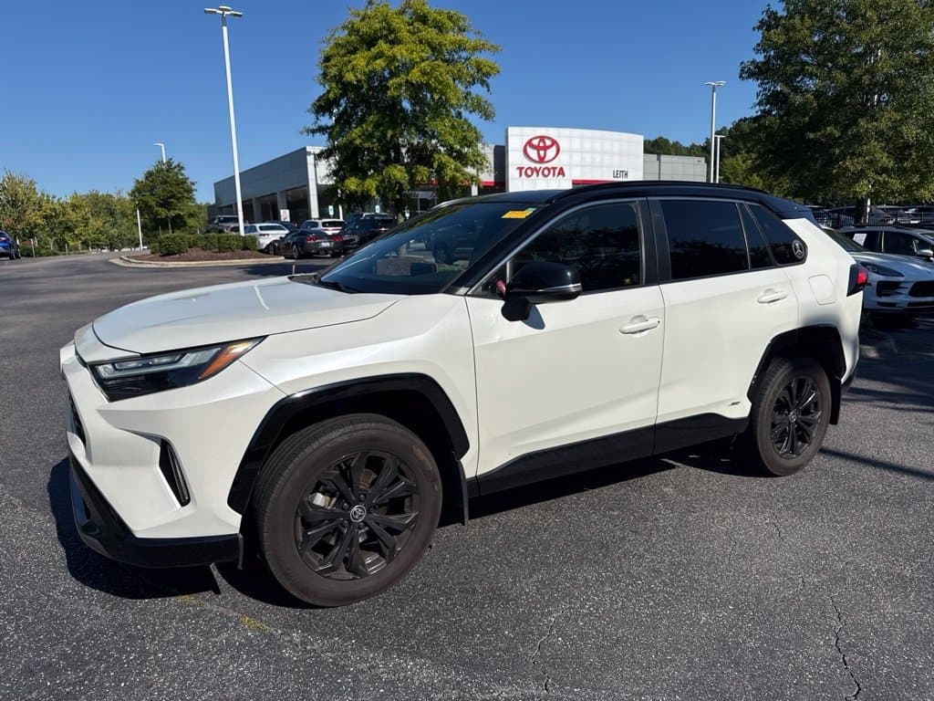 2022 Toyota RAV4 Hybrid XSE — photo 1 of 13