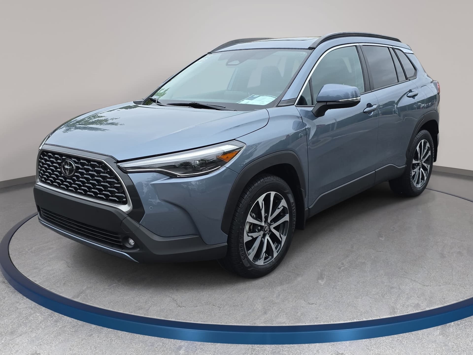 2024 Toyota Corolla Cross XLE — photo 1 of 35