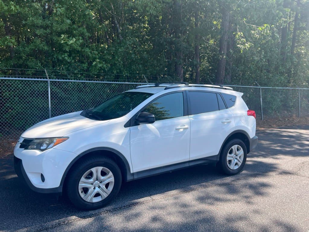 2013 Toyota RAV4 LE — photo 1 of 2