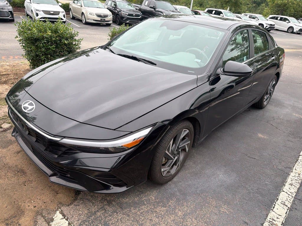 2025 Hyundai Elantra SEL Convenience — photo 1 of 13