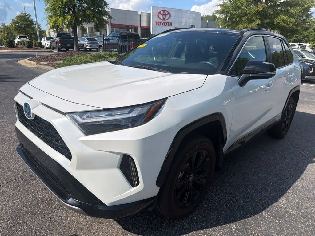 2024 Toyota RAV4 Hybrid XSE — photo 1 of 13