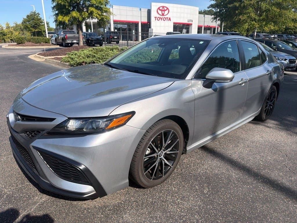 2023 Toyota Camry Base — photo 1 of 13
