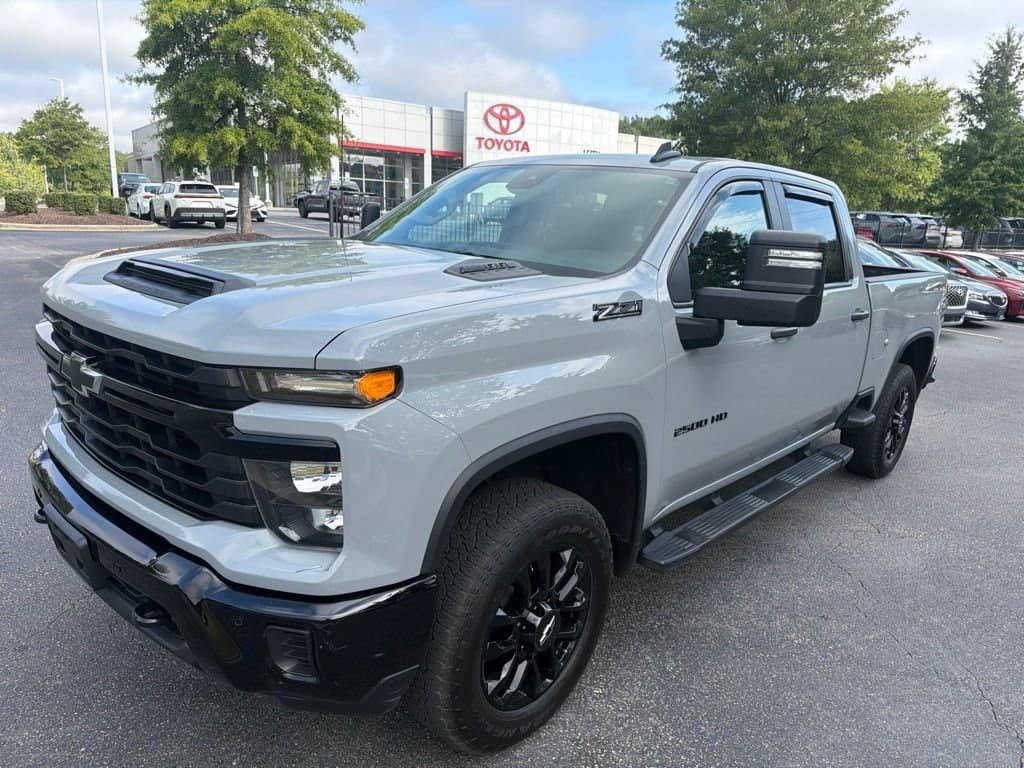 2025 Chevrolet Silverado 2500HD Custom — photo 1 of 13