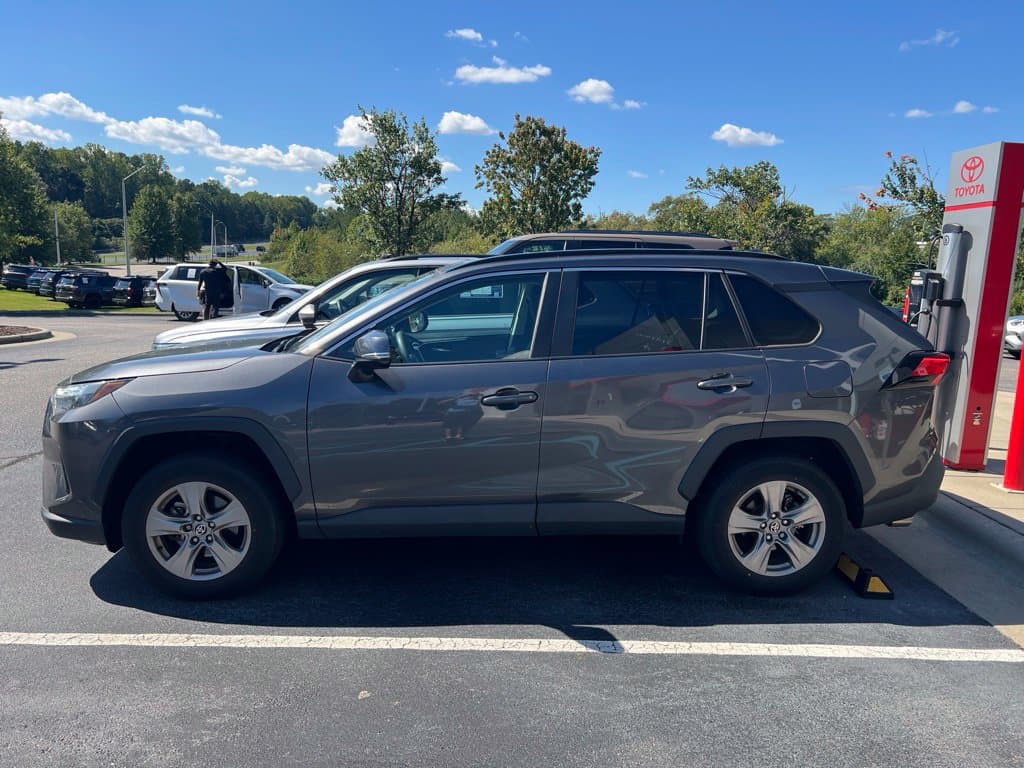 2023 Toyota RAV4 XLE — photo 1 of 2