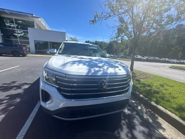 2024 Volkswagen Atlas 2.0T SE w/Technology — photo 1 of 13