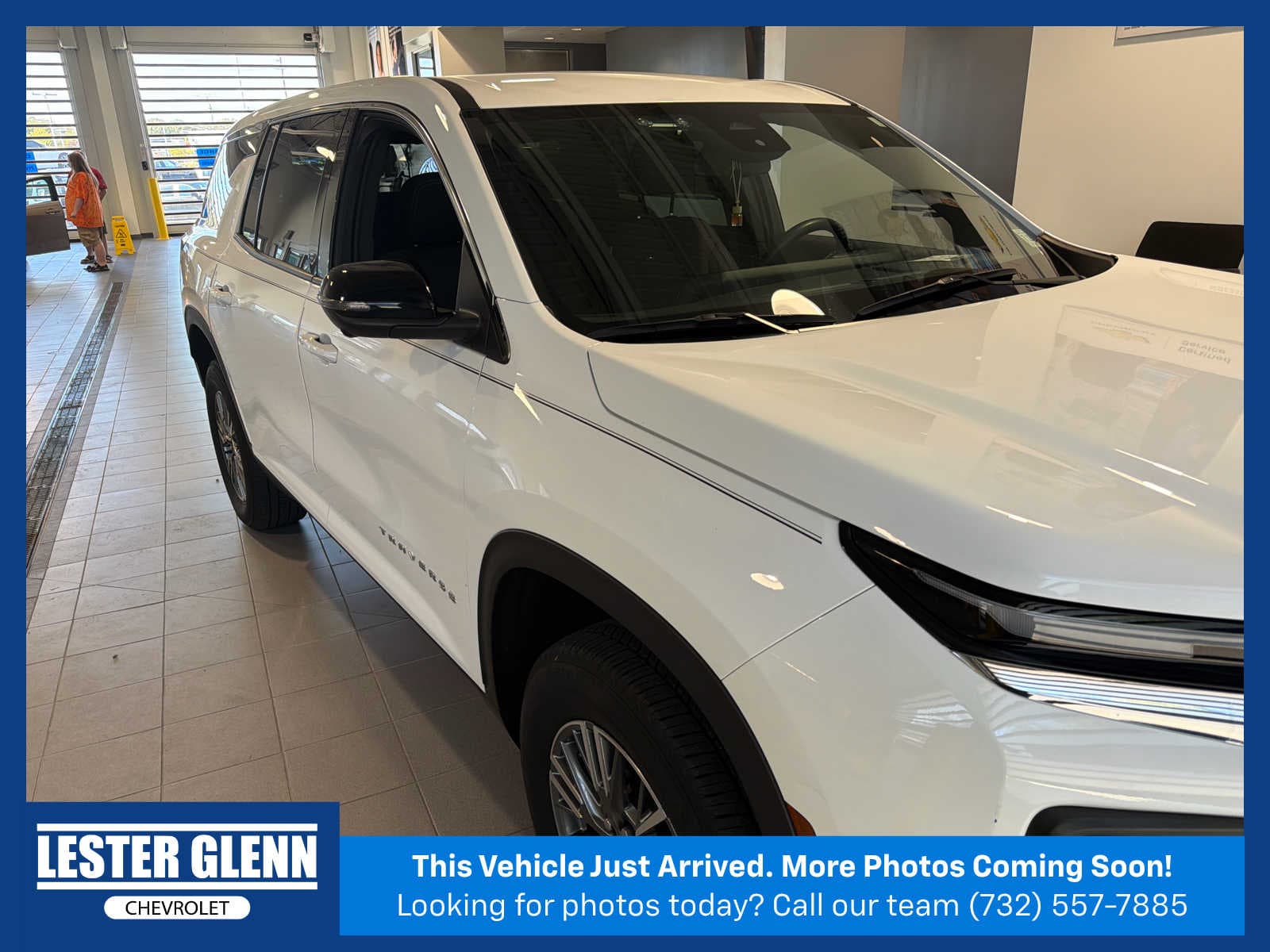 2024 Chevrolet Traverse Base — photo 1 of 11