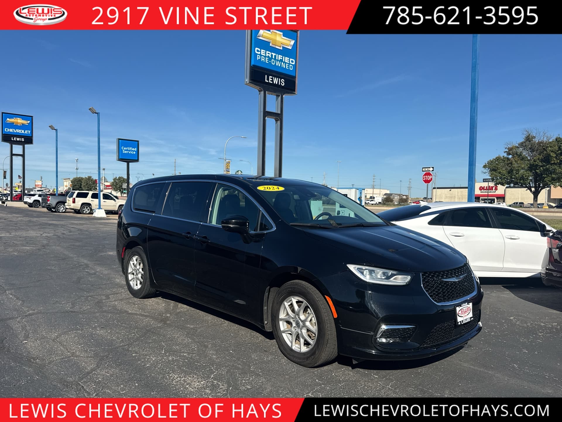 2024 Chrysler Pacifica Touring L — photo 1 of 26