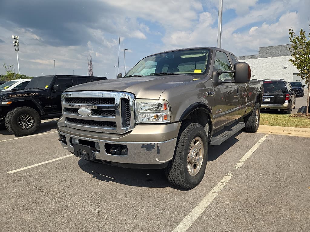 2006 Ford Super Duty F-350 SRW Lariat — photo 1 of 6