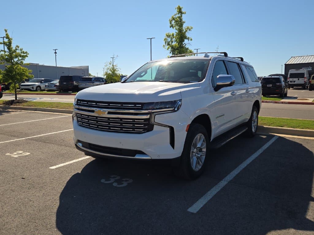 2022 Chevrolet Suburban Premier — photo 1 of 6