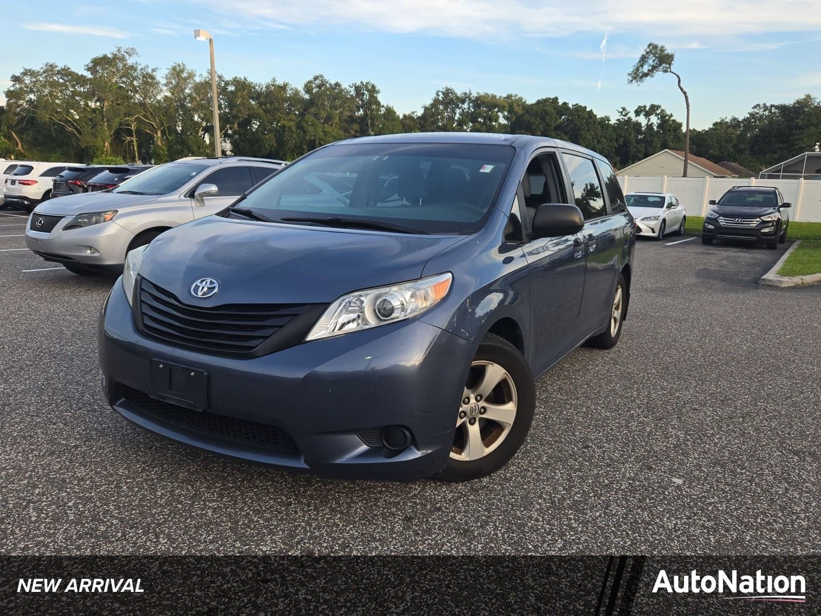 2017 Toyota Sienna L — photo 1 of 15
