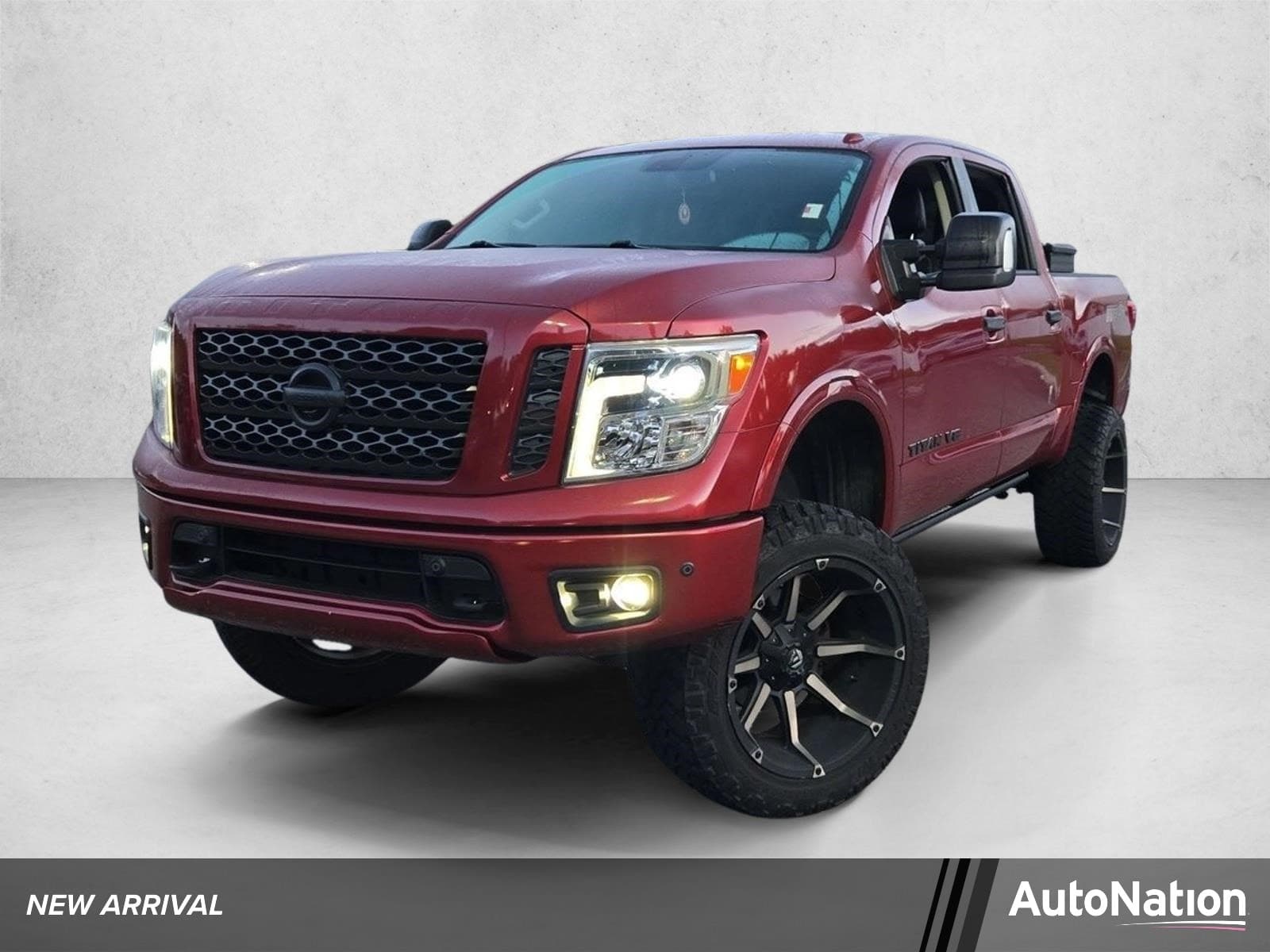 2019 Nissan Titan PRO-4X — photo 1 of 15