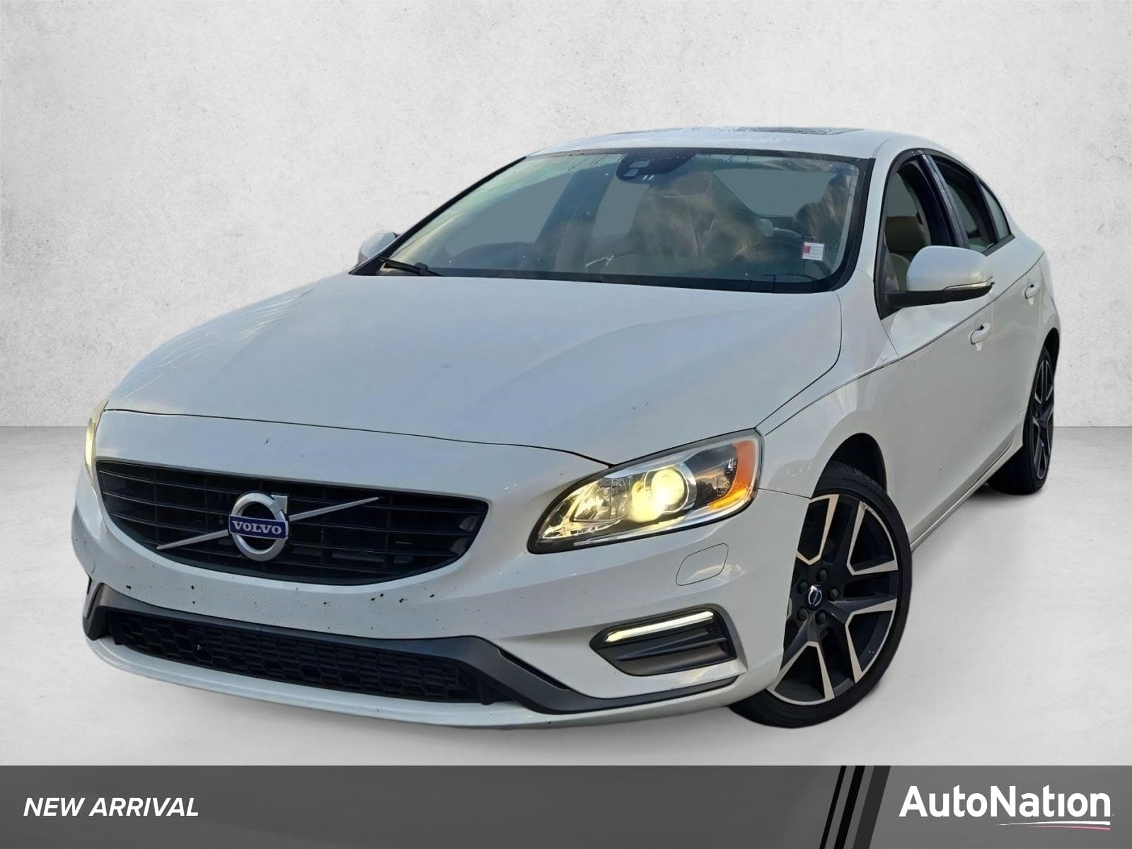 2017 Volvo S60 Base — photo 1 of 15