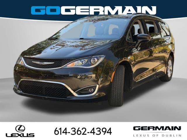 2017 Chrysler Pacifica Touring-L — photo 1 of 21