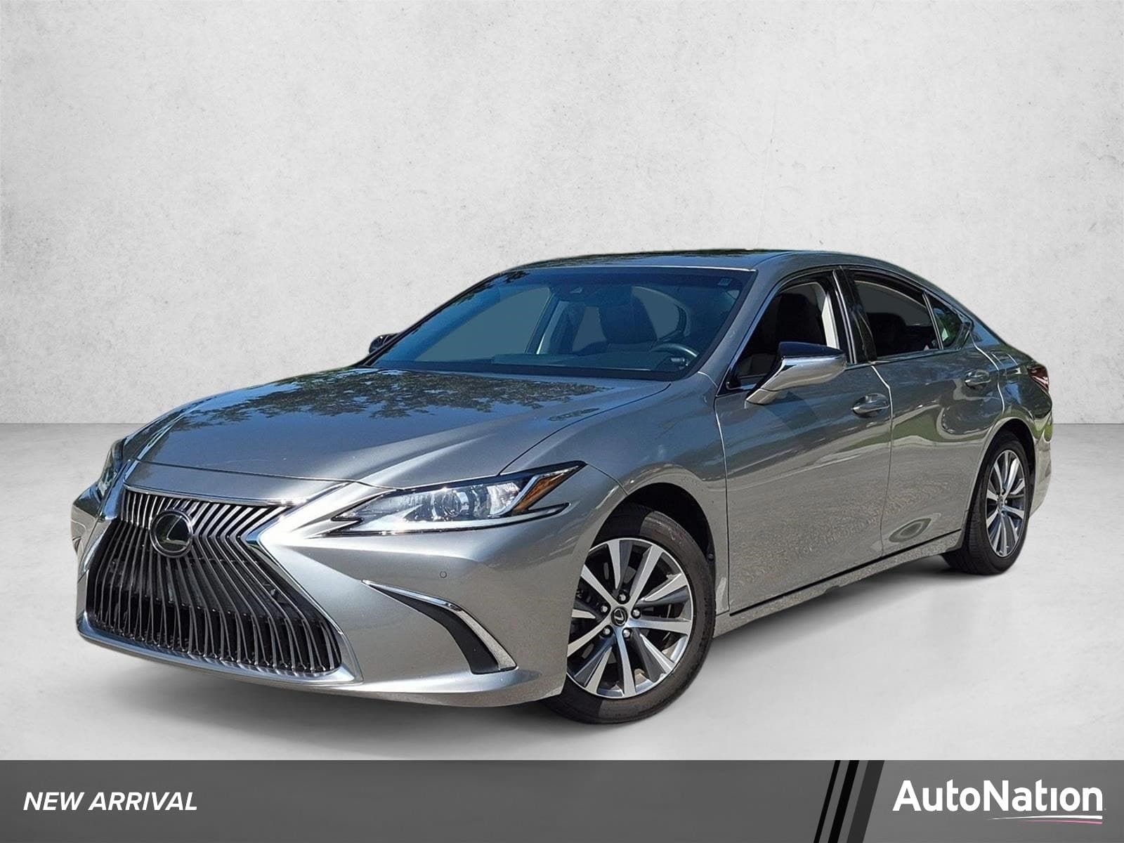 2019 Lexus ES Base — photo 1 of 16