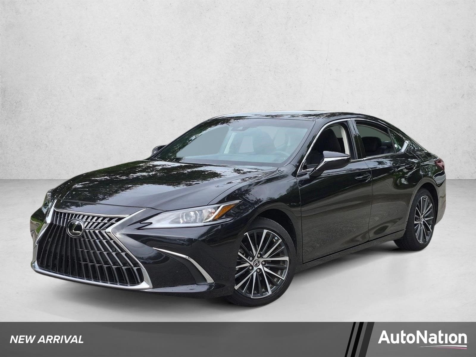 2025 Lexus ES Base — photo 1 of 18