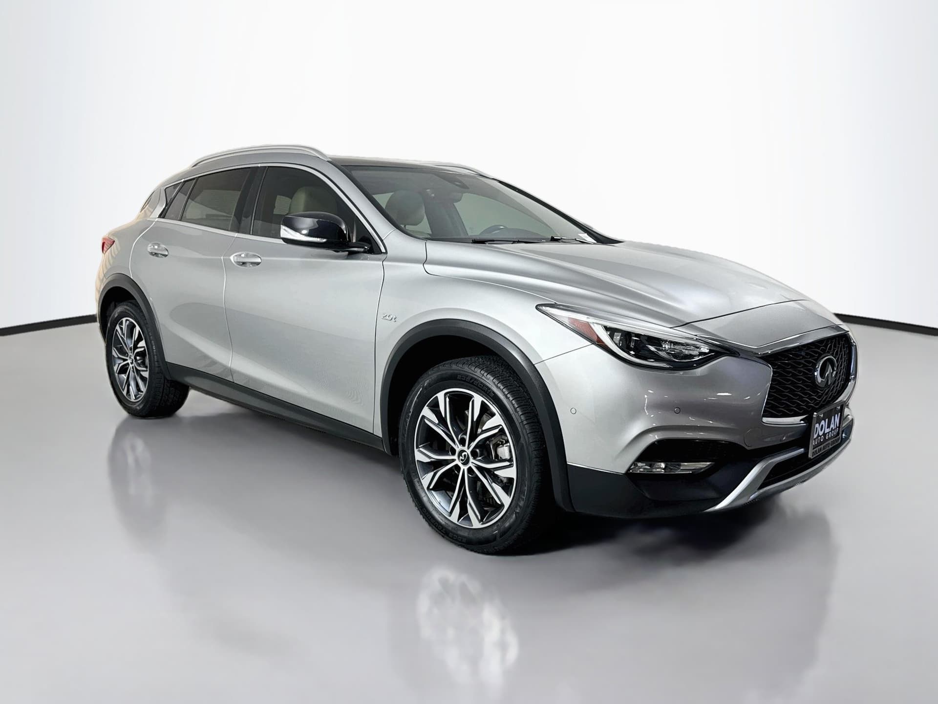 2018 INFINITI QX30 Premium — photo 1 of 39