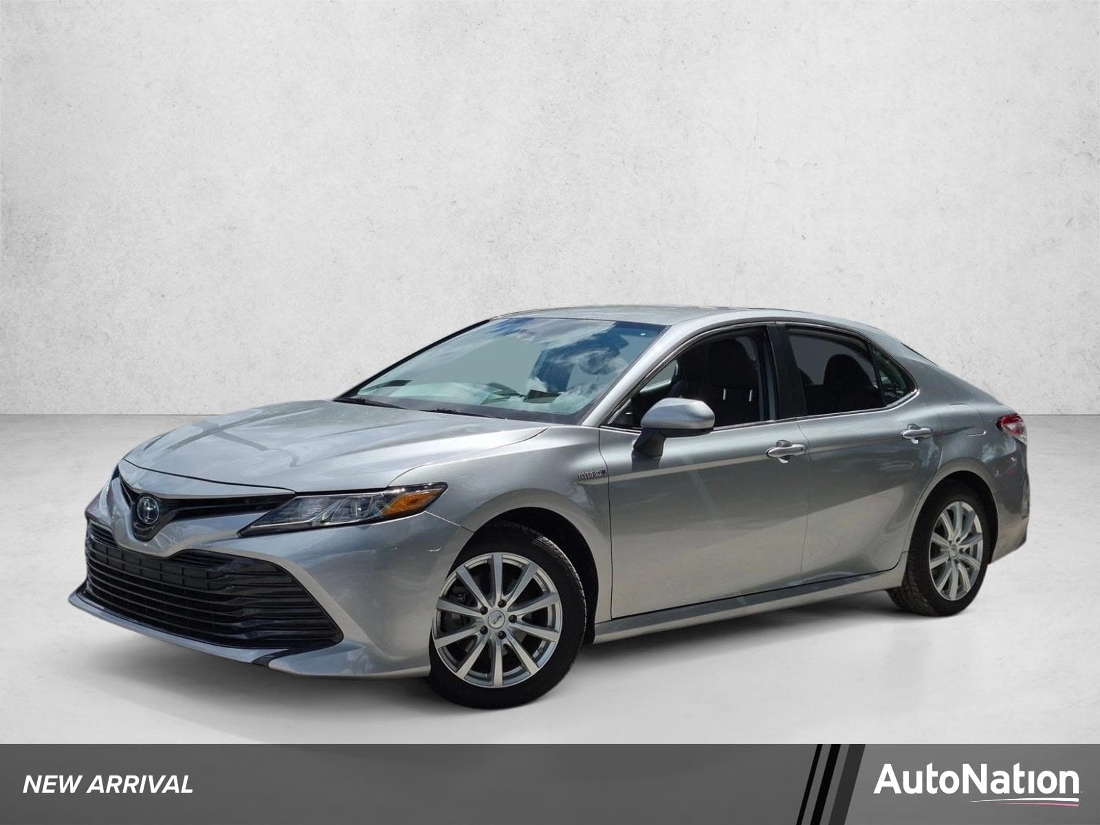 2019 Toyota Camry Hybrid LE — photo 1 of 15