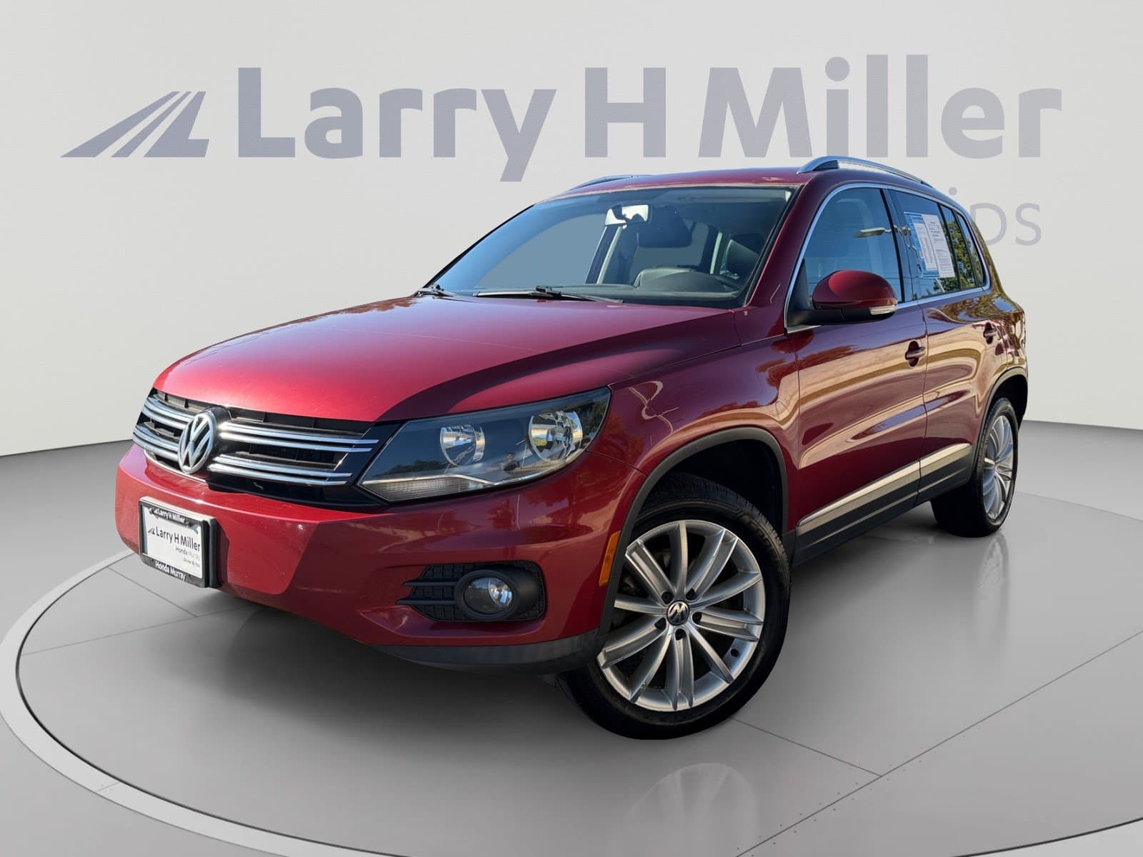 2012 Volkswagen Tiguan SE — photo 1 of 32