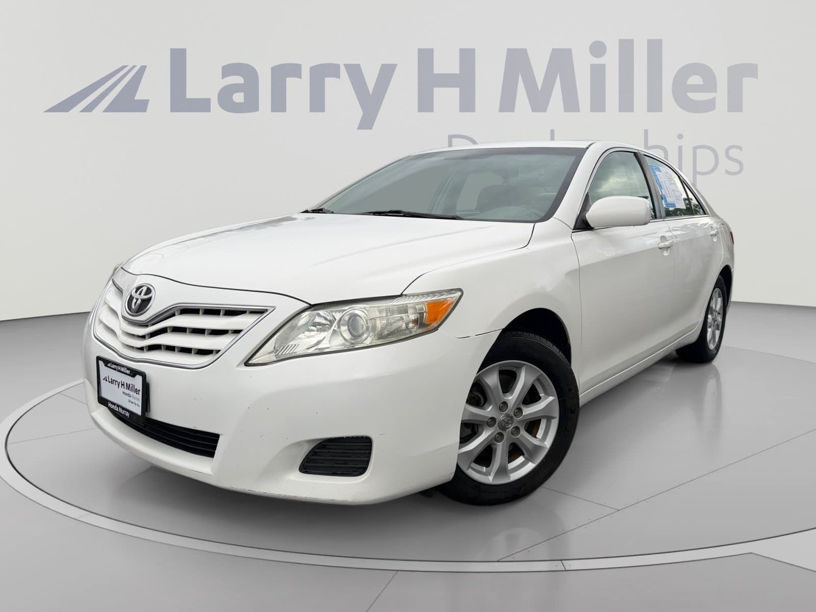2011 Toyota Camry LE — photo 1 of 34