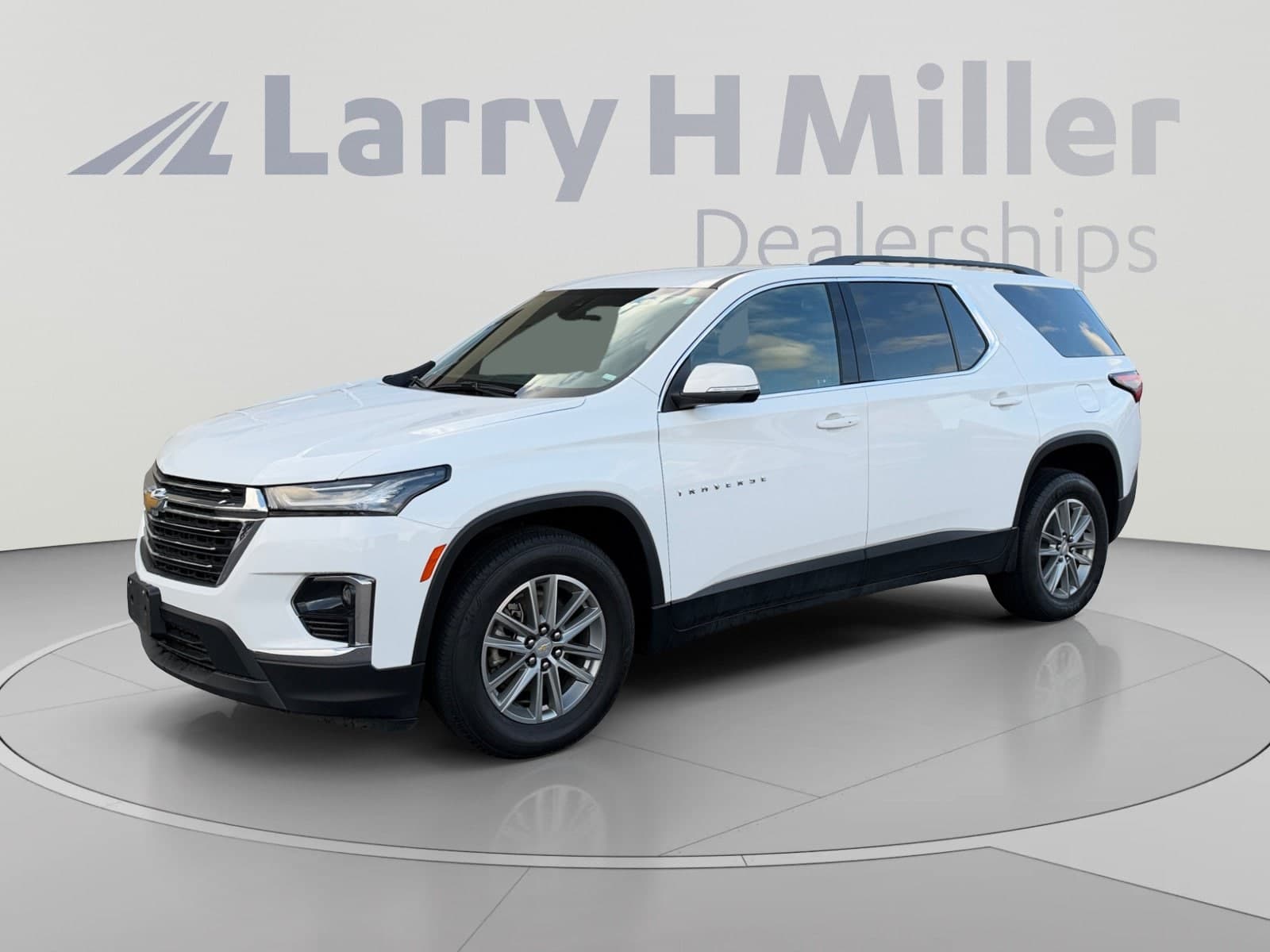 2023 Chevrolet Traverse LT Cloth — photo 1 of 33