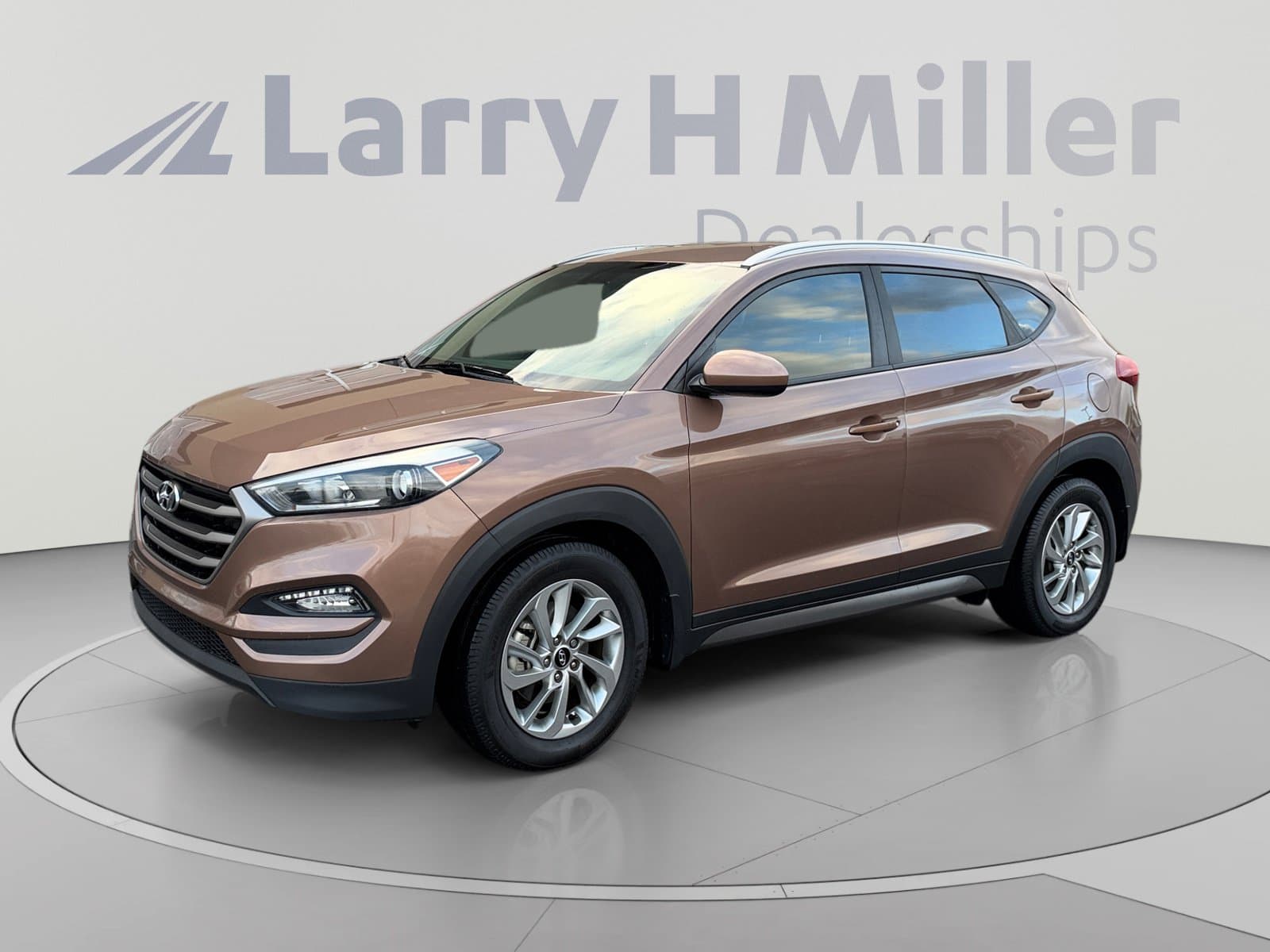 2016 Hyundai Tucson SE — photo 1 of 32