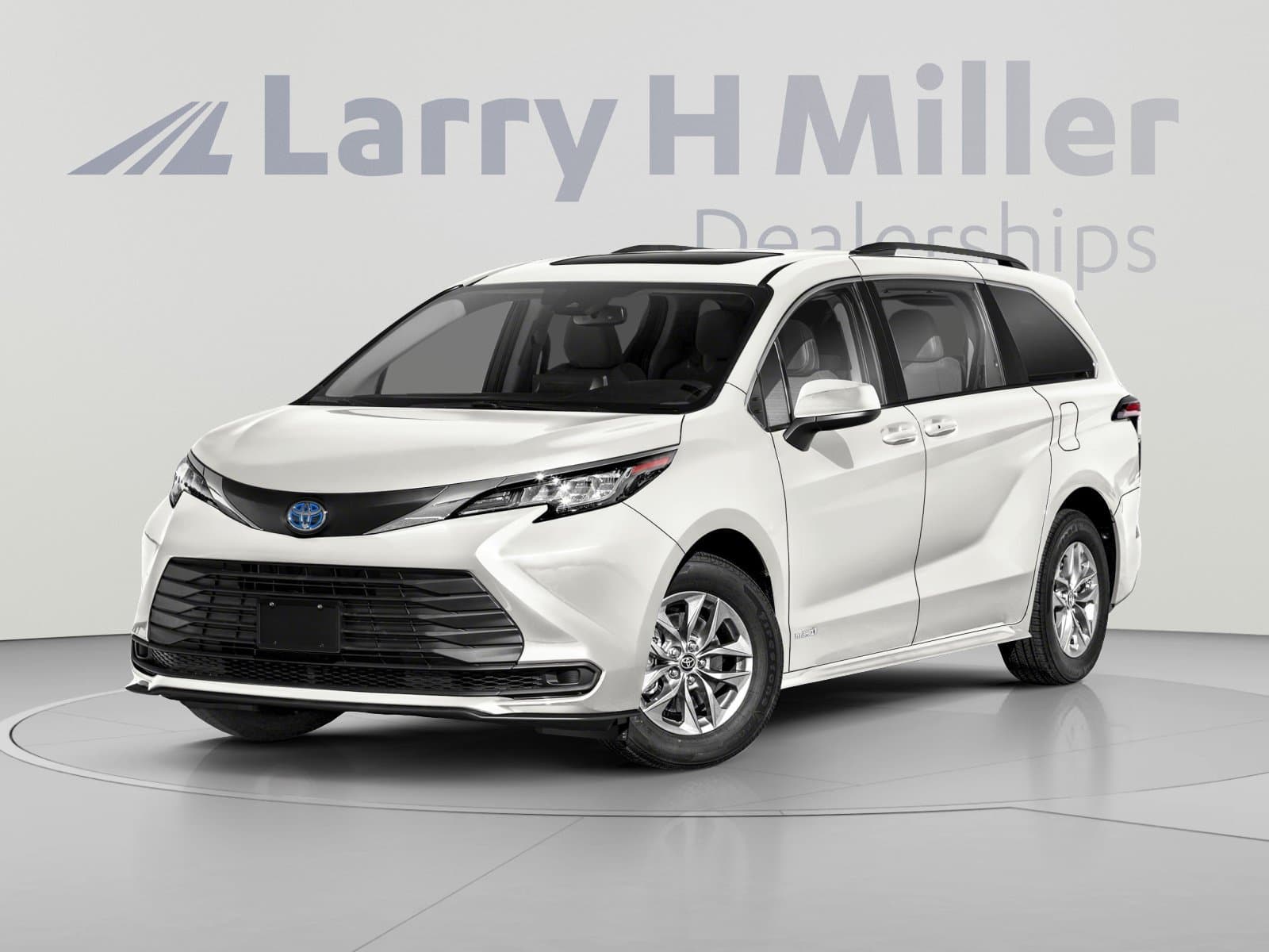 2024 Toyota Sienna LE — photo 1 of 11