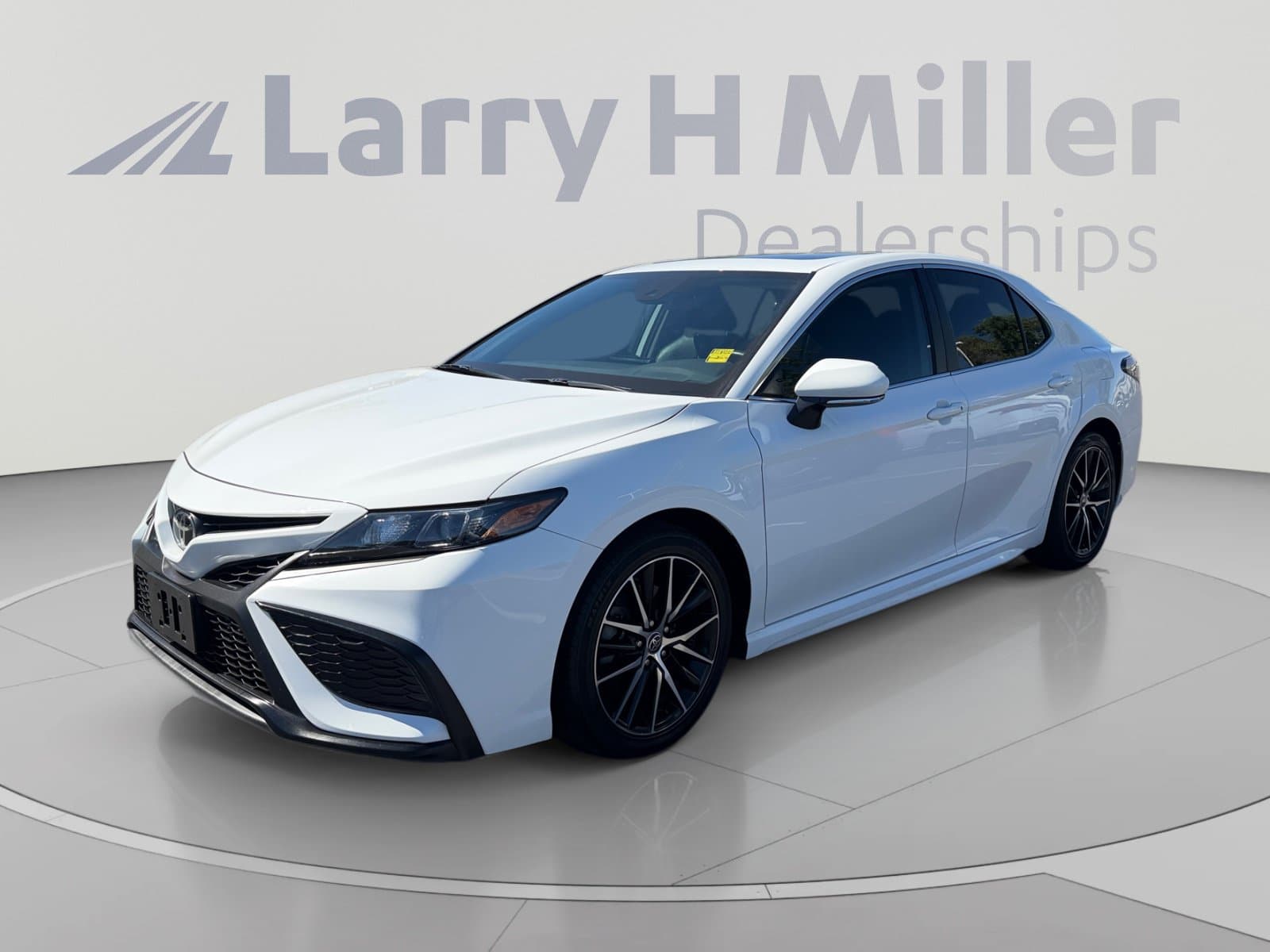2021 Toyota Camry SE — photo 1 of 35