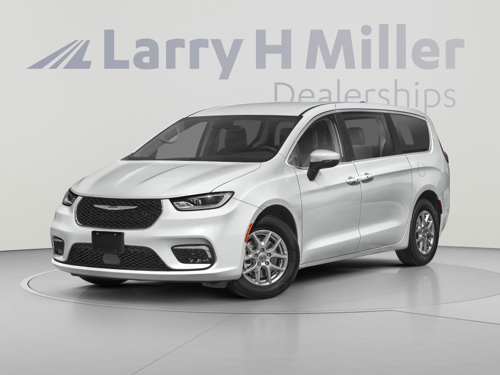 2024 Chrysler Pacifica Touring — photo 1 of 11