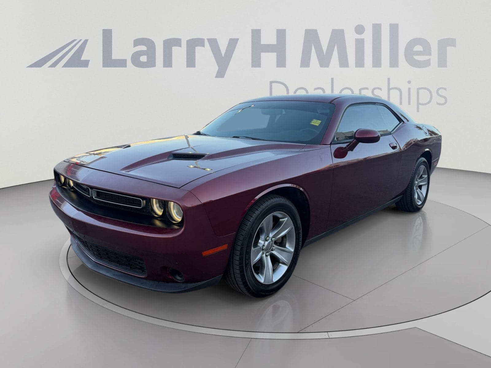 2017 Dodge Challenger SXT — photo 1 of 35