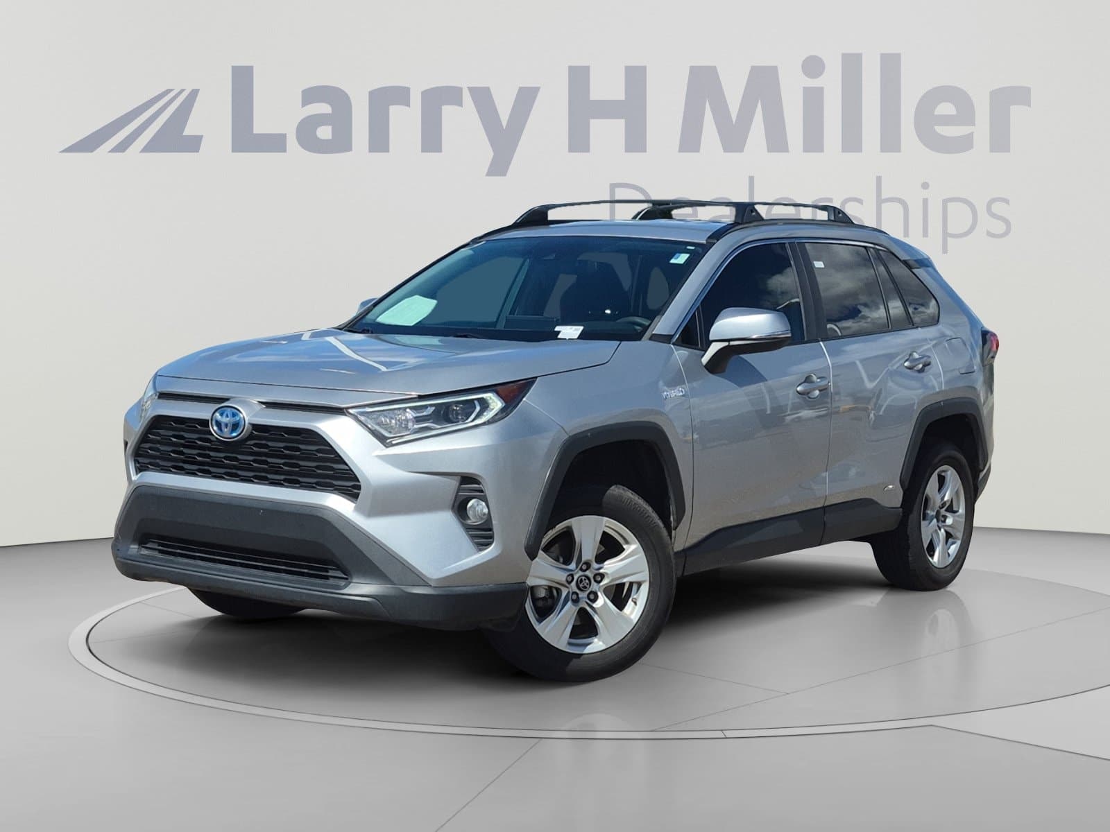 2020 Toyota RAV4 Hybrid XLE — photo 1 of 63