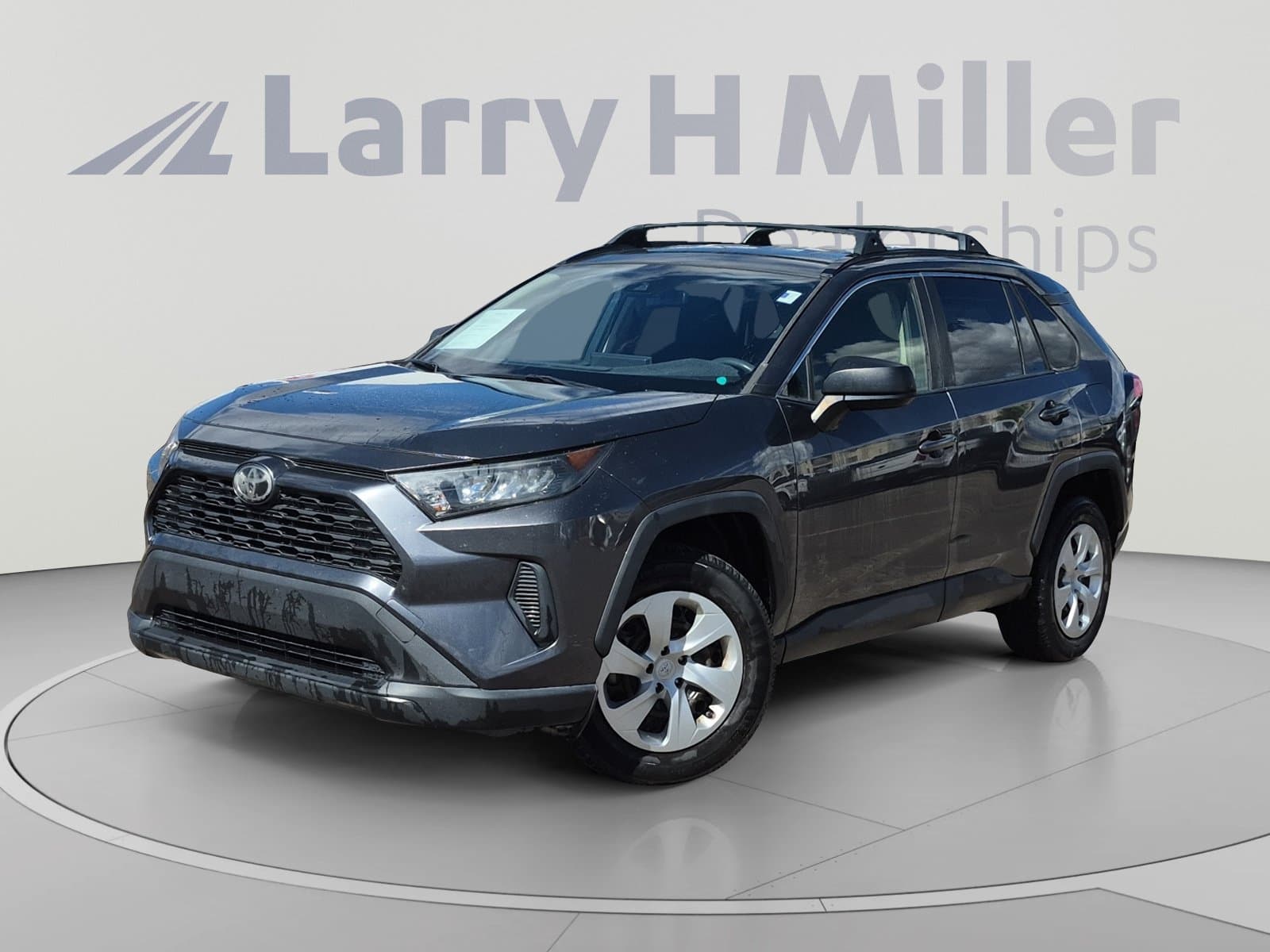 2019 Toyota RAV4 LE — photo 1 of 34