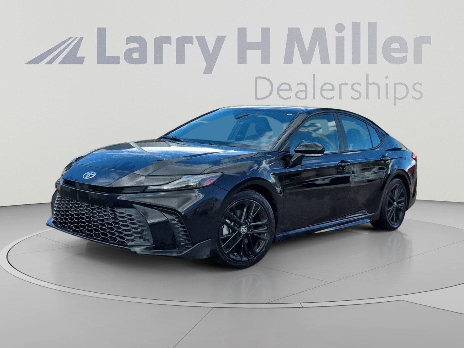 2025 Toyota Camry SE — photo 1 of 34