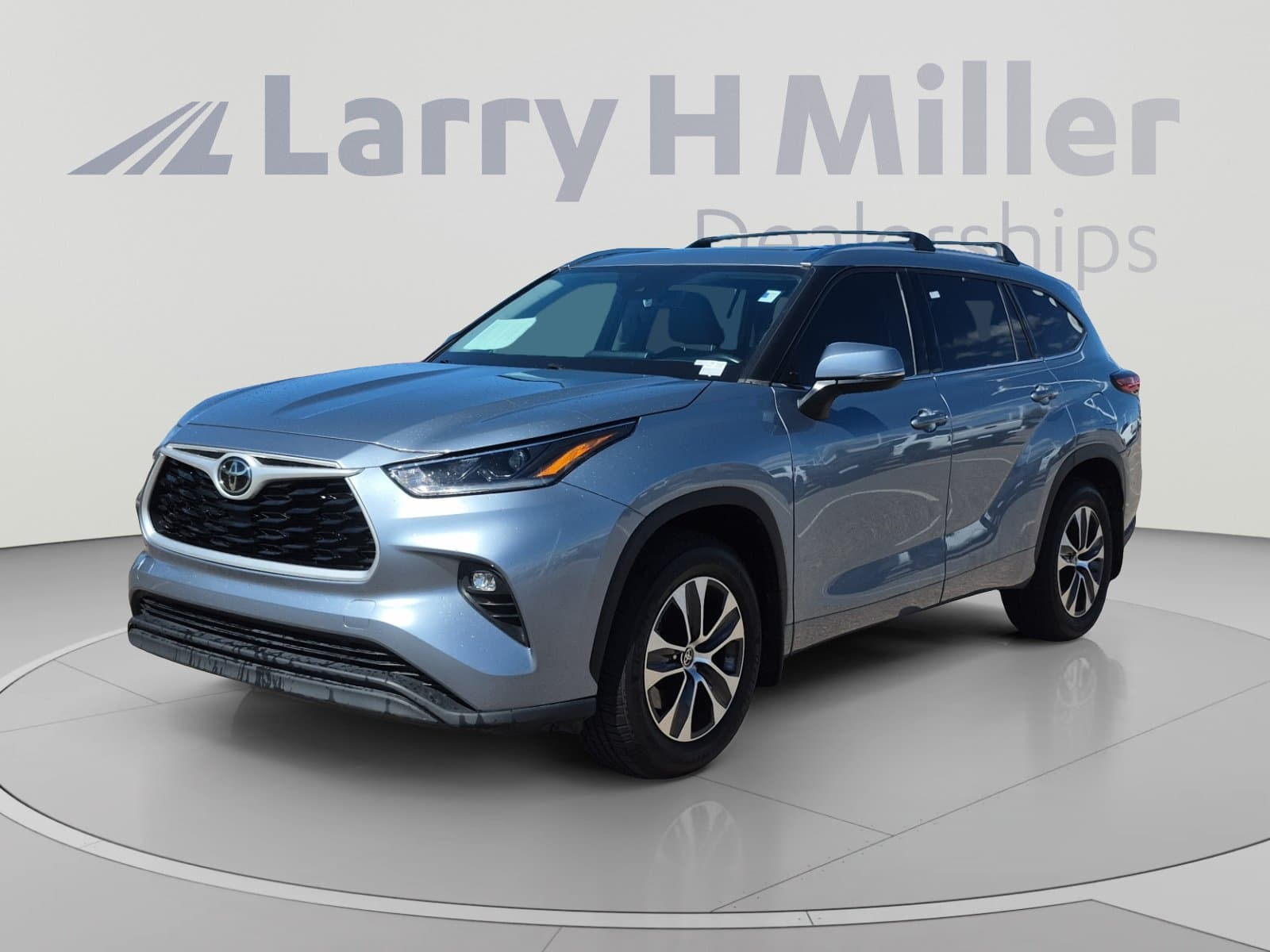 2021 Toyota Highlander XLE — photo 1 of 34