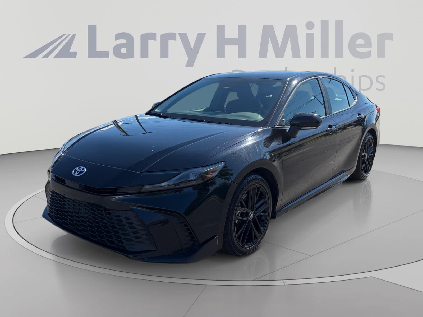 2025 Toyota Camry SE — photo 1 of 32