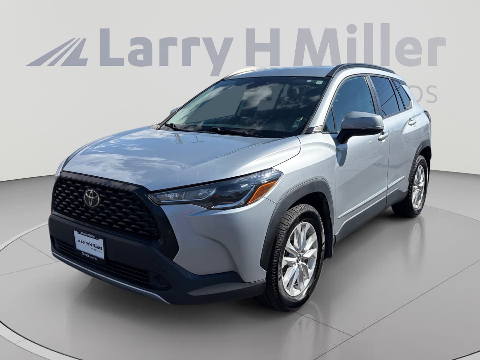 2022 Toyota Corolla Cross LE — photo 1 of 32